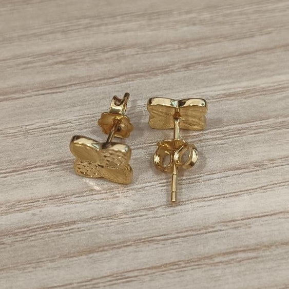 916 gold four-petal flower stud earrings showing the patterned front, reverse, posts and butterfly backs