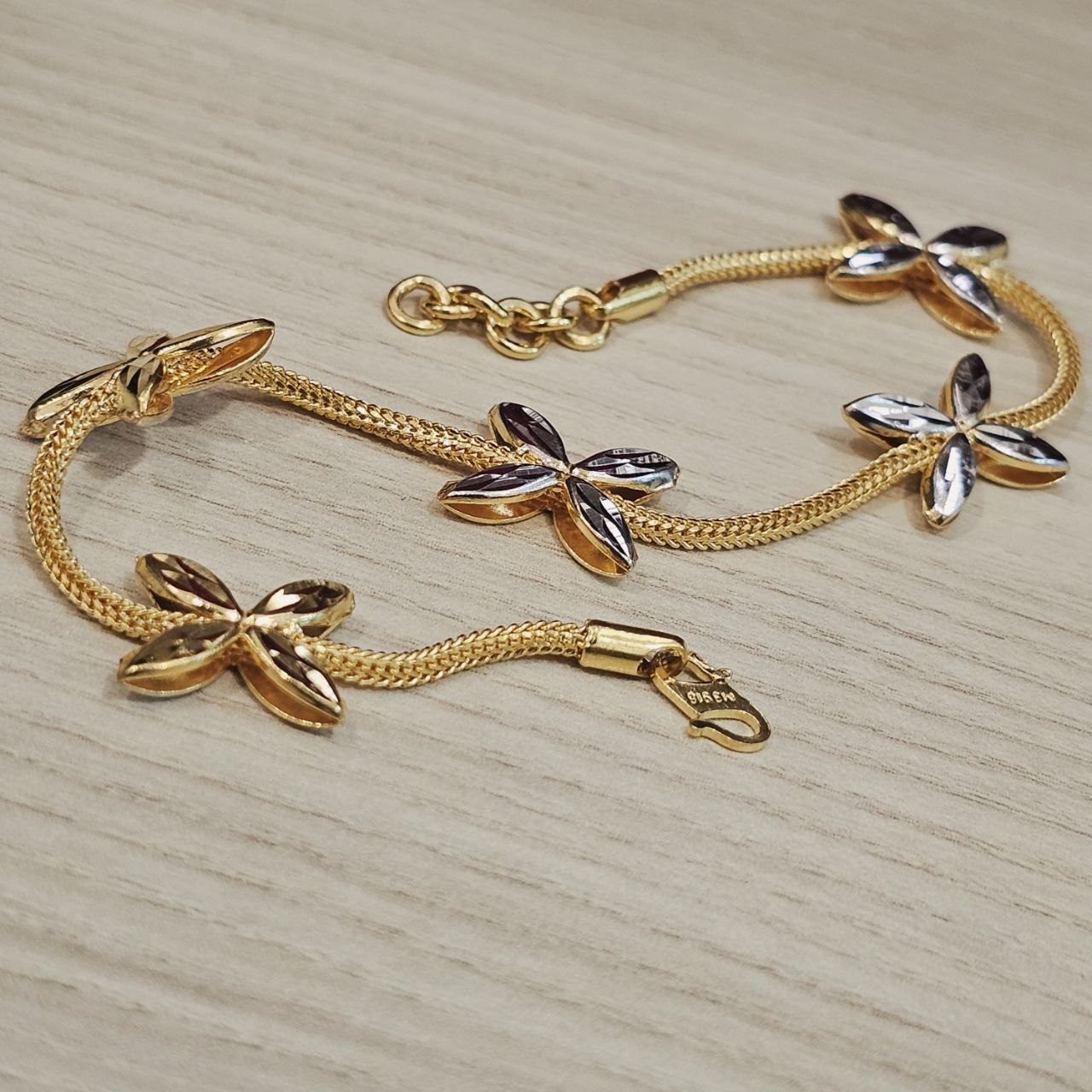 916 Gold 5 Flower Design Bracelet Two Tone