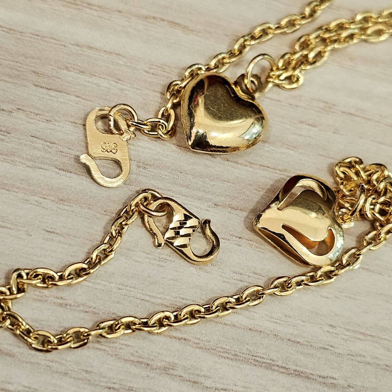 916 Gold Wan Zi Dangling Heart Bracelet Slim elegant design