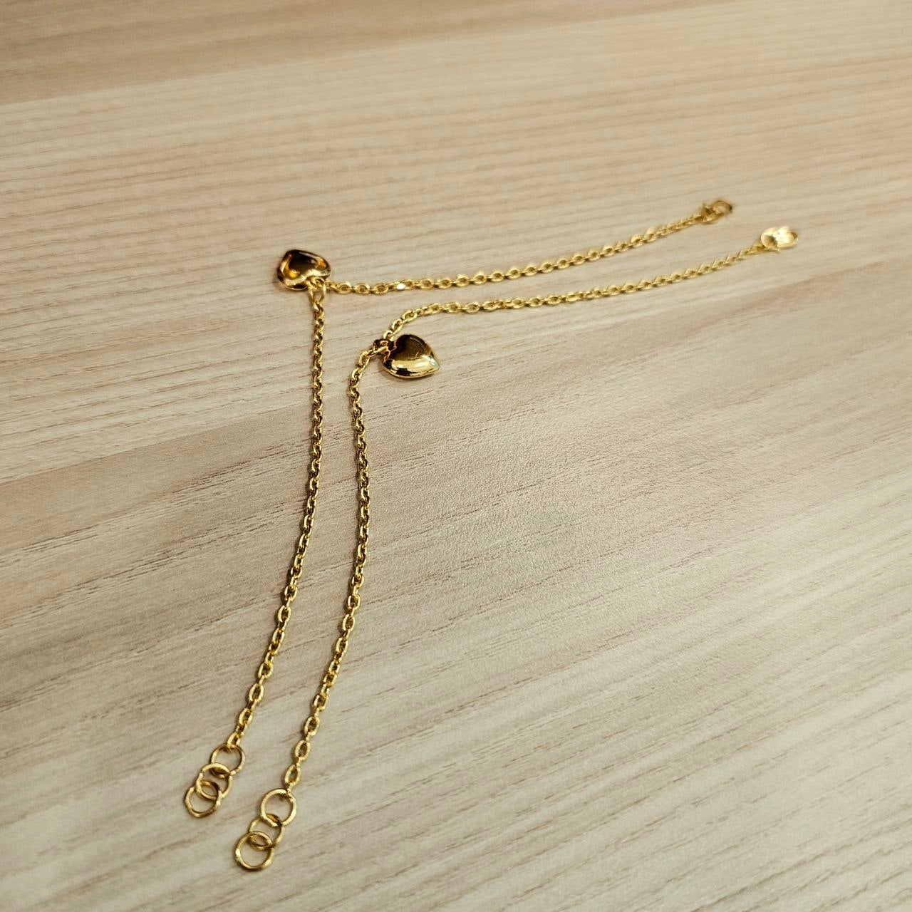 916 Gold Wan Zi Dangling Heart Bracelet Slim elegant design