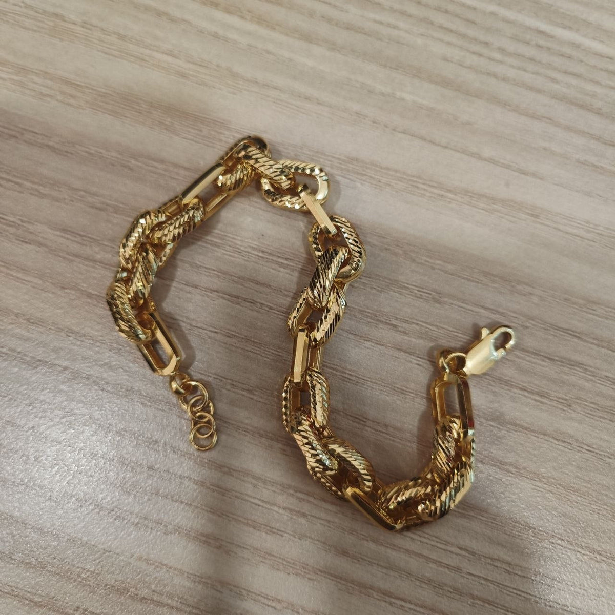 916 Gold Hollow Wan Zi Bracelet | Elegant 22K Gold Design