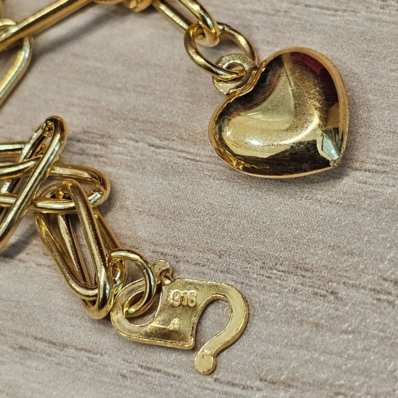 916 Gold Link Bracelet with Dangling Heart Version 2