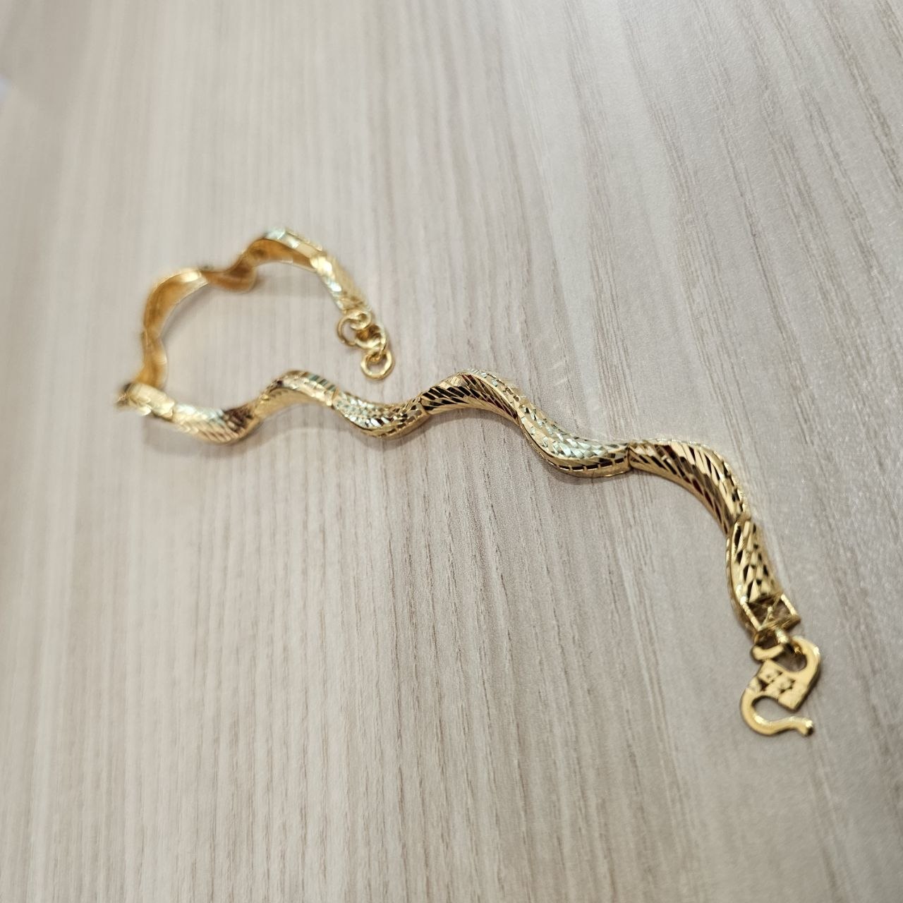 916 Gold Wavy Bracelet | New Design Elegant