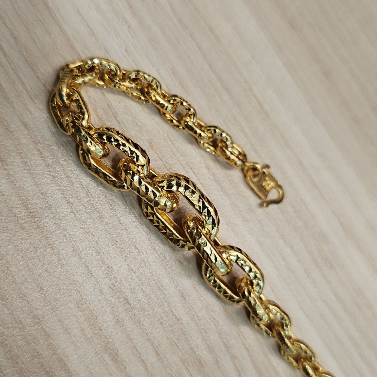 916 Gold Anchor Link With Cutting Bracelet Hollow Design