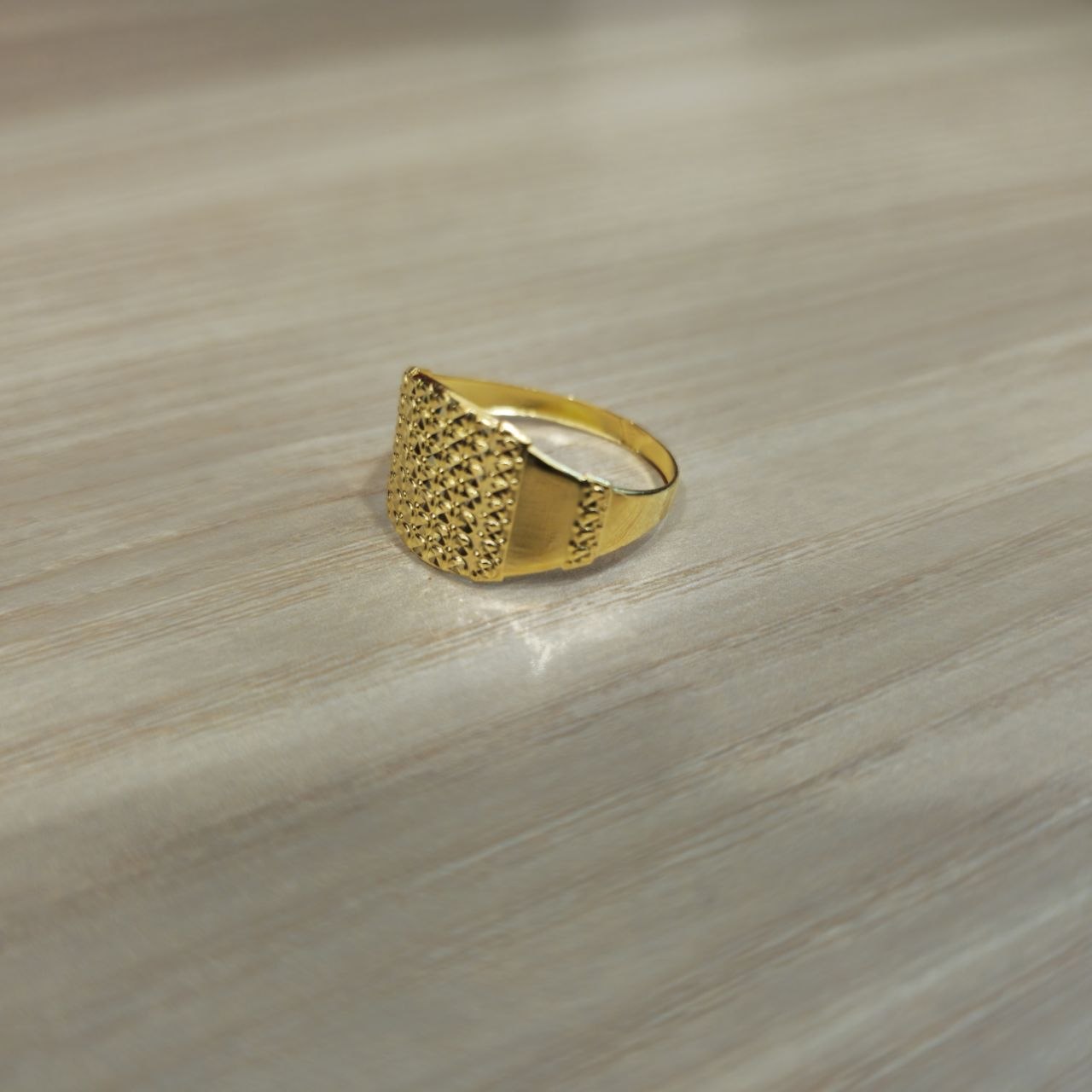 916 Gold Nuggets Ring Full Gold Feather Light