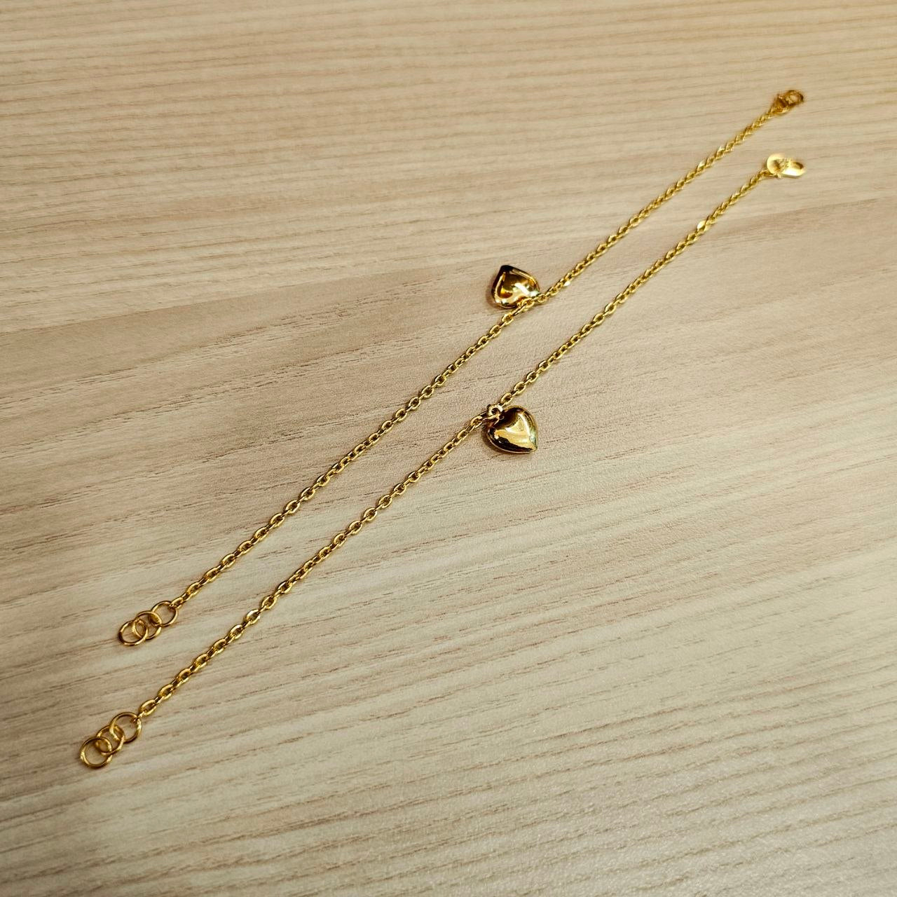 916 Gold Wan Zi Dangling Heart Bracelet Slim elegant design