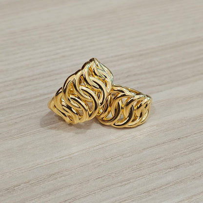 916 Gold Crescent Chain Ring Latest Design Bold and Feather Light